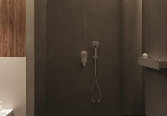 Градиентная душевая: трехцветная магия в одной коллекции керамогранита